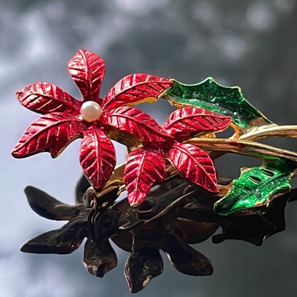 Brooch - Picture 2 of 7